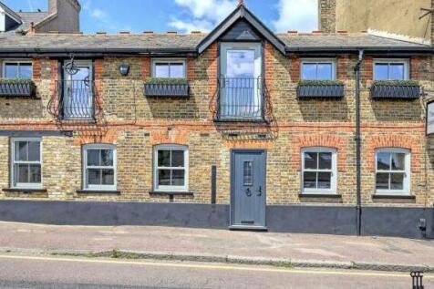 Queens Road, Buckhurst Hill IG9 2 bed terraced house for sale