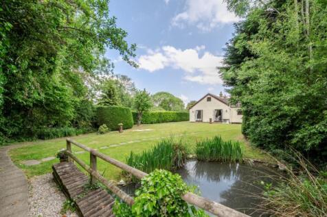 Epping Long Green, Epping CM16 2 bed bungalow for sale