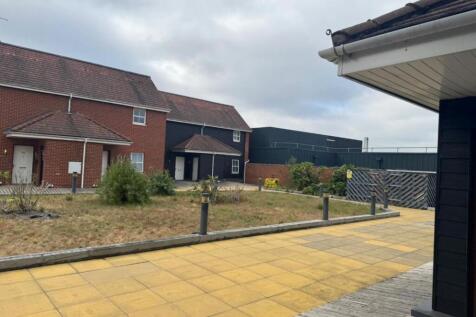 Nayland Court, Romford RM1 2 bed flat for sale