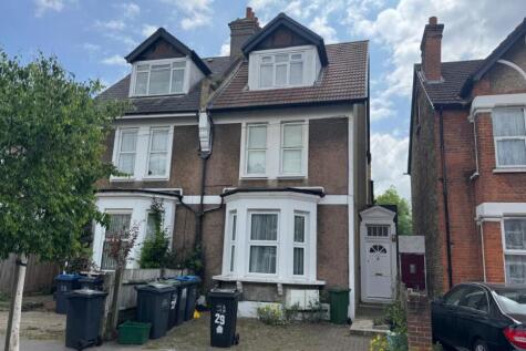 29 Edith Road, London SE25 3 bed flat for sale