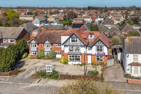 High Road, Felixstowe IP11 24 bed detached house for sale