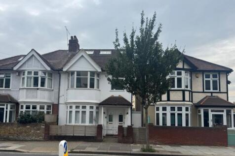 Twickenham TW2 3 bed terraced house for sale