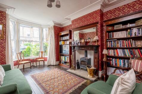4 bedroom terraced house for sale