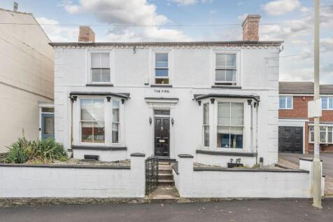 High Street, Wollaston, DY8 4NJ 4 bed detached house for sale