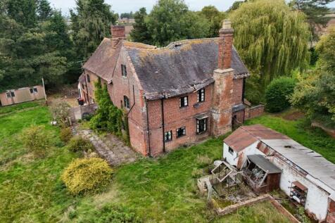 Telford TF6 4 bed country house for sale