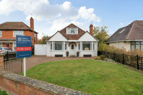 4 bedroom detached bungalow for sale