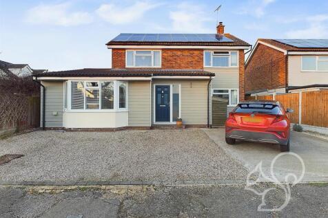 Elmwood Drive, West Mersea CO5 4 bed detached house for sale