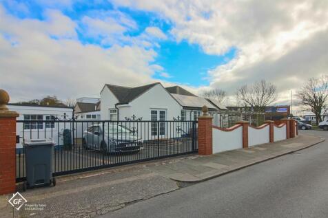 2 bedroom semi-detached bungalow for sale
