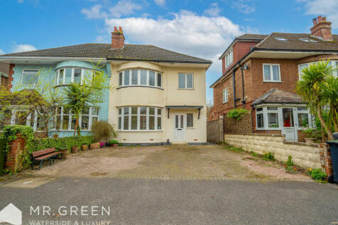 5 bedroom semi-detached house for sale