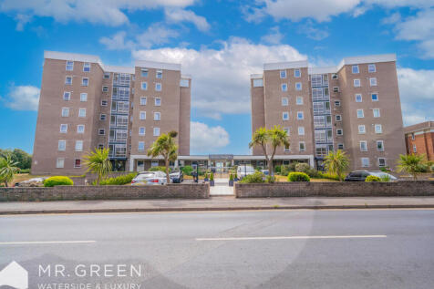 3 bedroom flat for sale