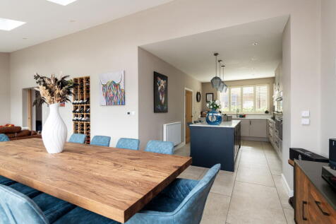 5 bedroom terraced house for sale