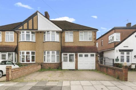 Cheyne Avenue, Twickenham TW2 5 bed semi