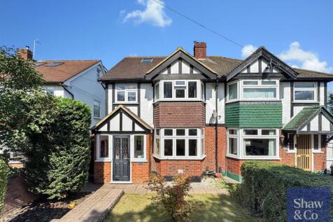 Court Close, Twickenham TW2 4 bed house for sale