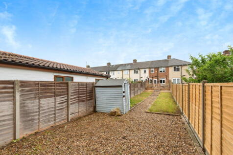 2 bedroom terraced house for sale
