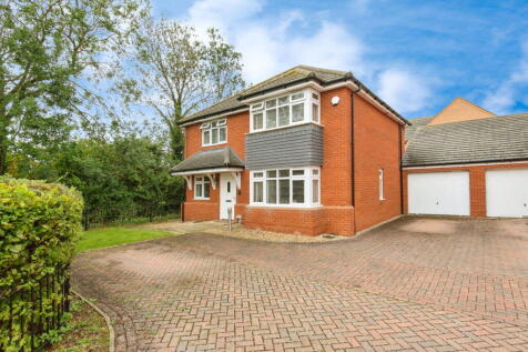 4 bedroom detached house for sale