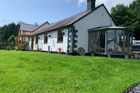 Conifers, Machynlleth 3 bed detached bungalow for sale