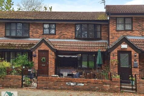 The Rake, Bromborough, Wirral 2 bed maisonette for sale