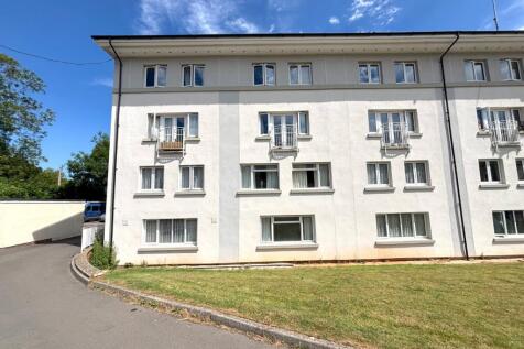 3 bedroom maisonette for sale