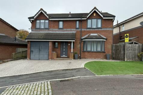 5 bedroom detached house for sale