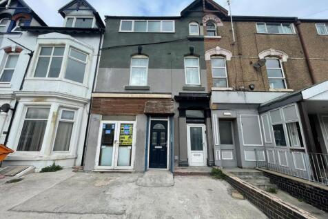 Lytham Road, Blackpool FY1 3 bed flat for sale
