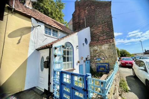 Cambridge Place, Scarborough, YO12 3 bed terraced house for sale