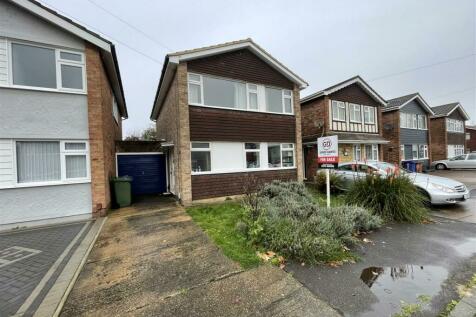 3 bedroom link detached house for sale