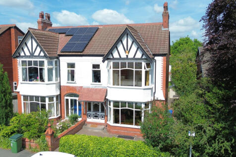 4 bedroom semi-detached house for sale