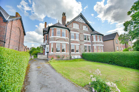 6 bedroom semi-detached house for sale