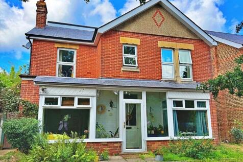 6 bedroom detached house for sale