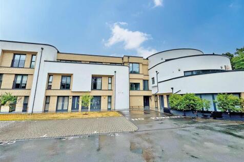 3 bedroom flat for sale