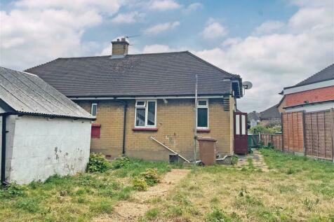 1 bedroom semi-detached bungalow for sale