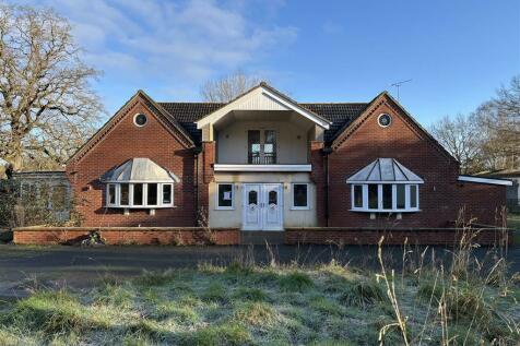 5 bedroom detached house for sale