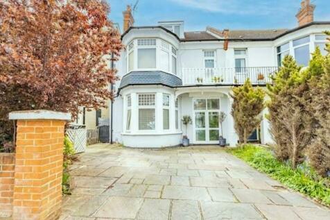 5 bedroom semi-detached house for sale