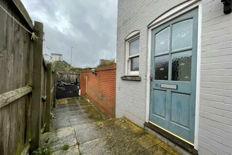 1 bedroom ground floor flat for sale