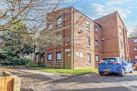 1 bedroom ground floor flat for sale