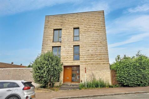 5 bedroom semi-detached house for sale