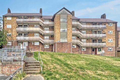 1 bedroom ground floor flat for sale