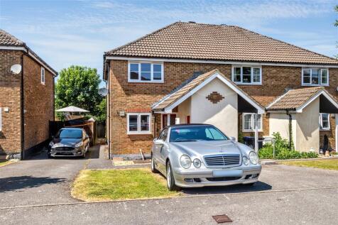 2 bedroom semi-detached house for sale