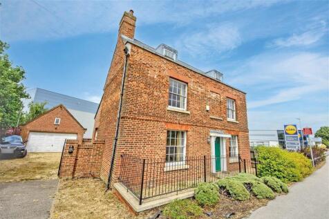 5 bedroom detached house for sale