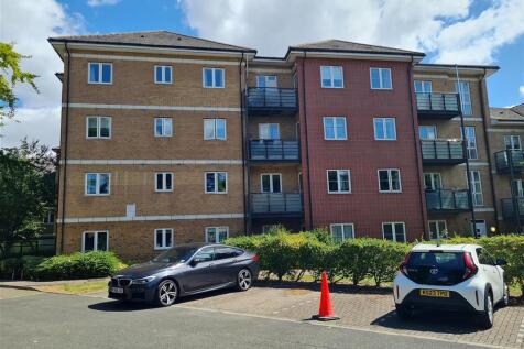 1 bedroom ground floor flat for sale