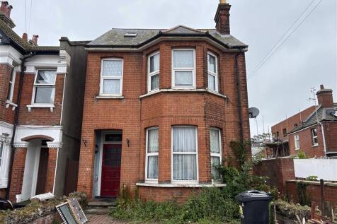 2 bedroom ground floor flat for sale