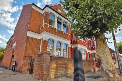 5 bedroom end of terrace house for sale