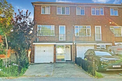 4 bedroom end of terrace house for sale