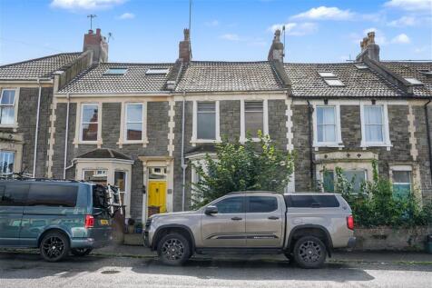 4 bedroom terraced house for sale