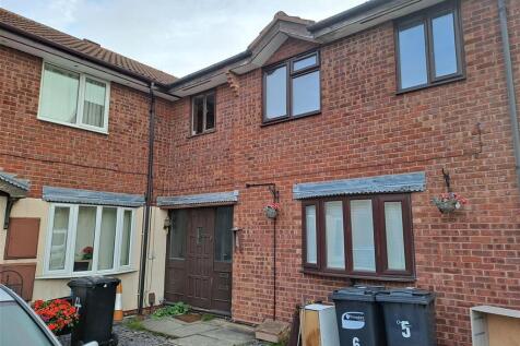 1 bedroom ground floor flat for sale