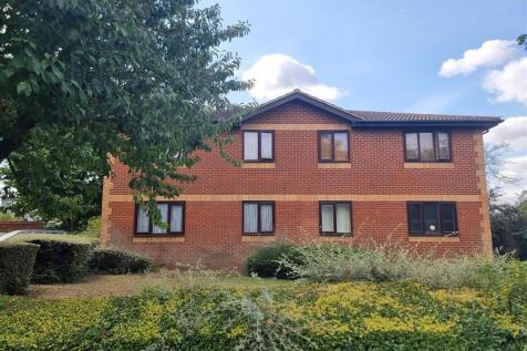 1 bedroom ground floor flat for sale