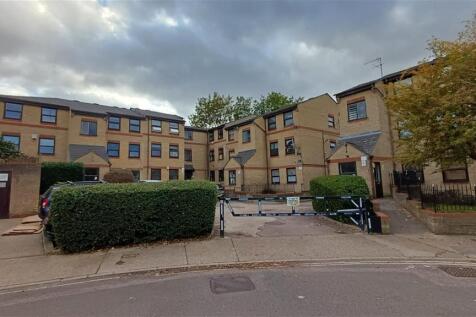 1 bedroom ground floor flat for sale