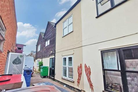 3 bedroom ground floor flat for sale