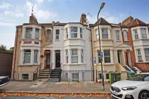6 bedroom terraced house for sale