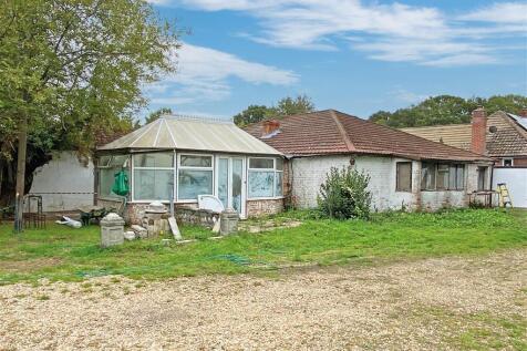 6 bedroom detached bungalow for sale